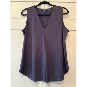 Ann Taylor Size M Navy Sleeveless V-neck Blouse with front pleat
